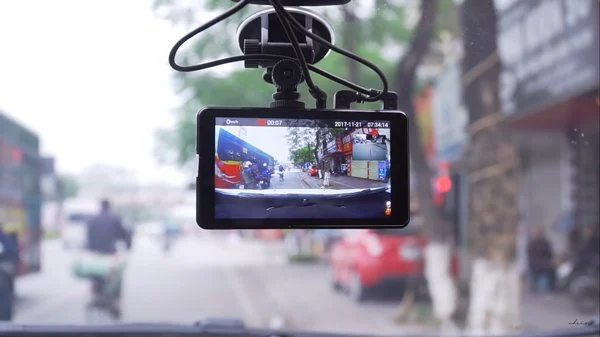 camera hành trình ghi lại hành trình của xe
