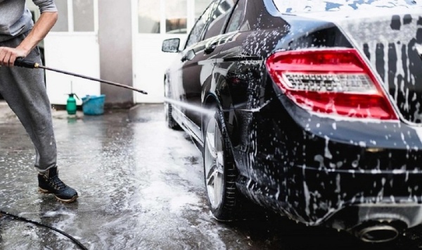 xịt nước với lực lớn