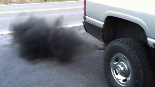 xe ô tô ra khói đen